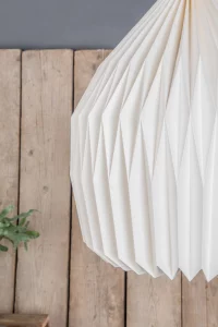 Plated paper lampshade in white details