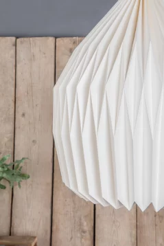 Plated paper lampshade in white details