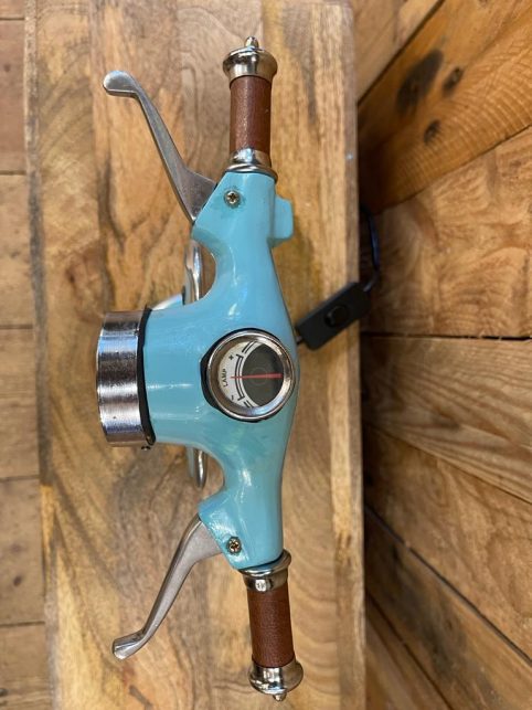 972f324d-6cca-4dfb-8bd8-1927e55722ee light blue table vespa lamp